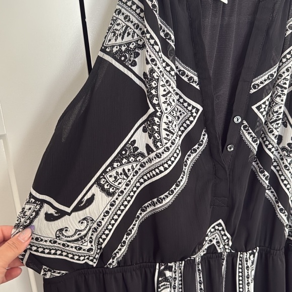 Black and White Maxi Dress - Picture 4 of 5